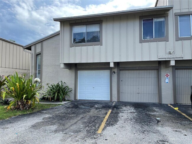 Building Photo - 5814 NW 22nd St