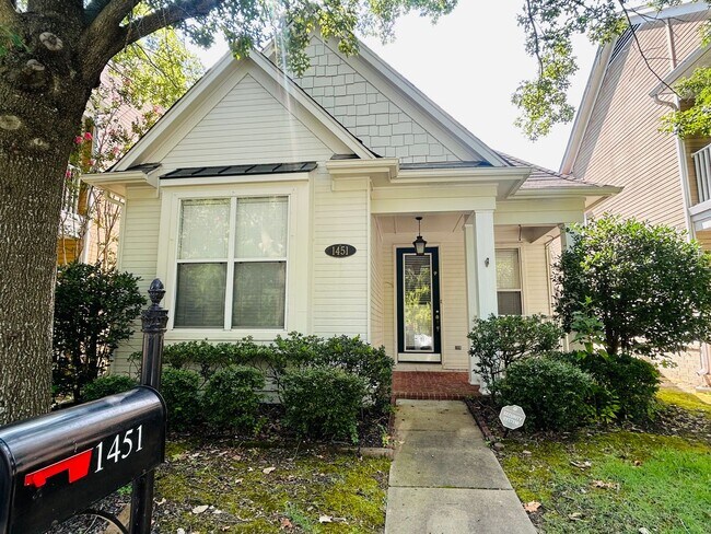 Primary Photo - Gorgeous Harbor Island home! Includes all ...