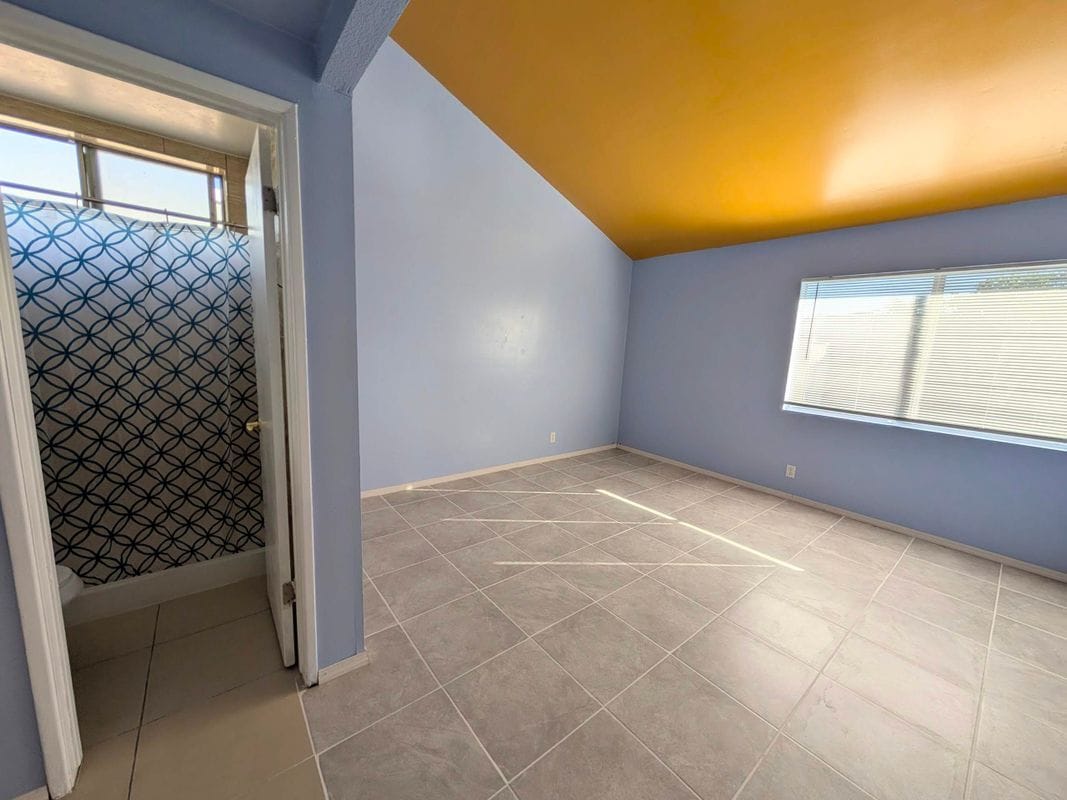 Building Photo - 914 W Alton Ave