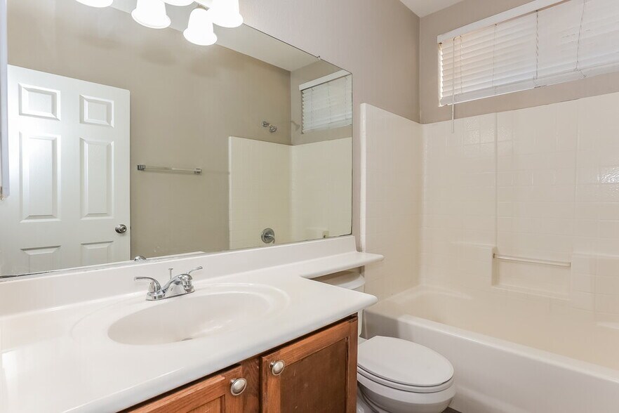 Building Photo - 6603 S 17th Ave