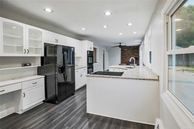 Building Photo - 34 Millbrook Dr