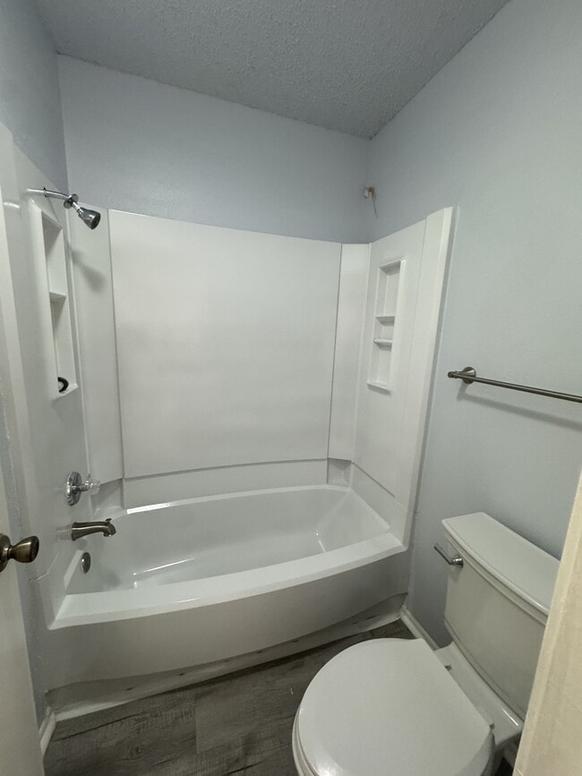 Building Photo - 2210 Capitan Dr