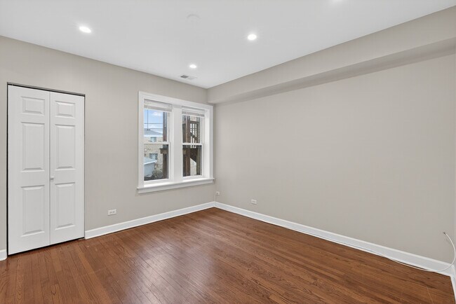 Building Photo - 9100 Lamon Ave