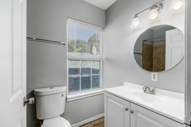 Building Photo - 78/80 Meek