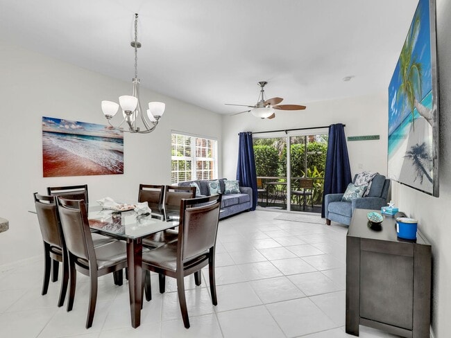 Building Photo - Seasonal 3-Bed First Floor Condo Rental in the Heart of Naples