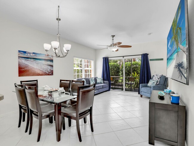 Building Photo - Stylish Getaway in the Heart of Naples – 3...