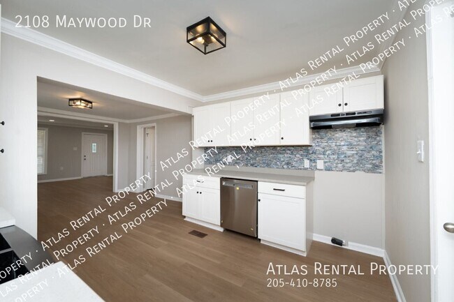 Building Photo - 2108 Maywood Dr
