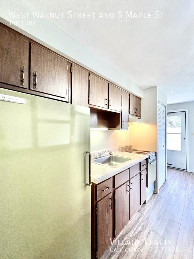 Building Photo - 86 W Walnut St