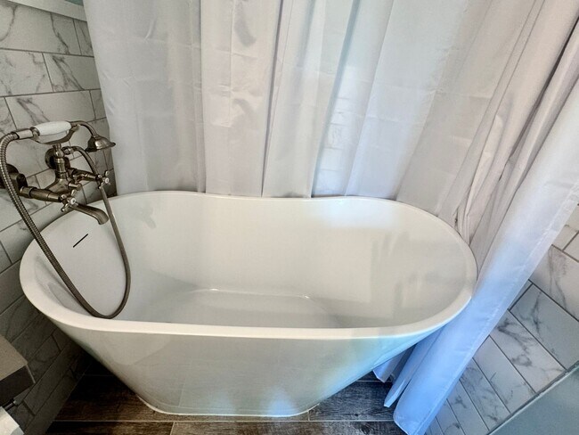Building Photo - Ready NOW! A Custom Townhouse-Style Duplex Blocks to the Beaches! Fenced Yard - Hot Tub - Pet Fri...