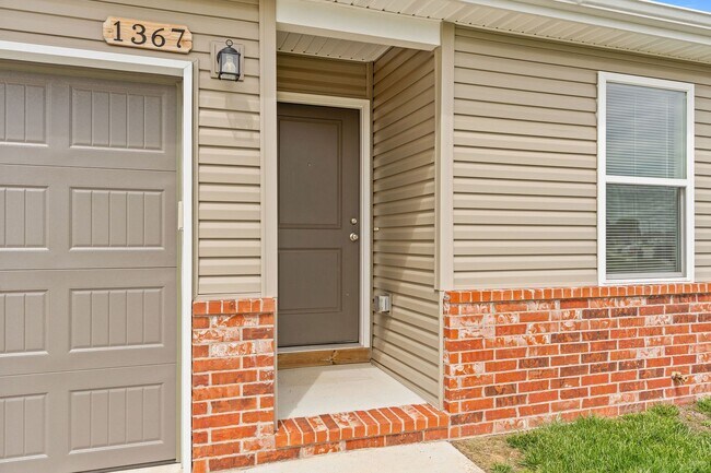 Building Photo - 1212 Choctaw Rd