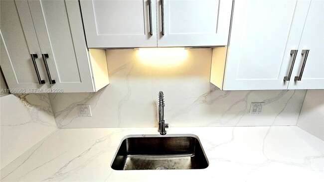 Building Photo - 1912 Palmland Dr