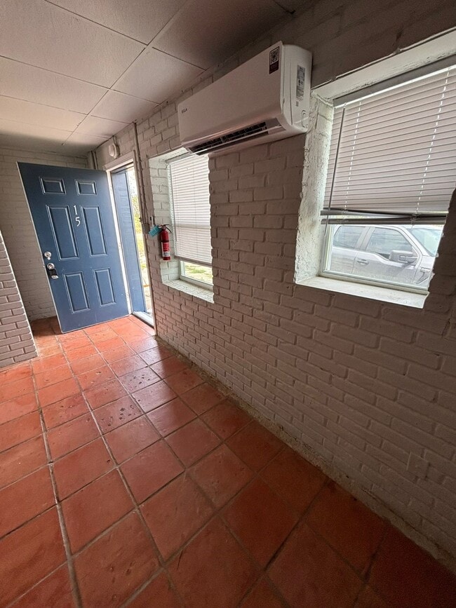 Building Photo - 1627 FM351