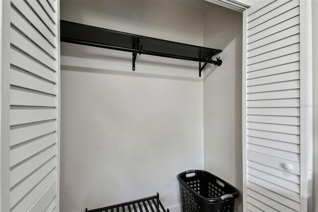 Building Photo - 9032 Mission Oaks Blvd