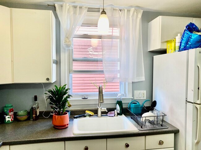 Building Photo - 135 Central St