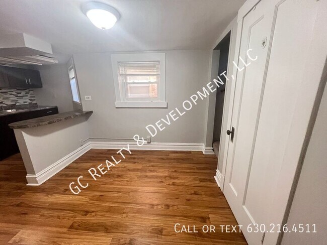 Building Photo - 5410 W Berteau Ave