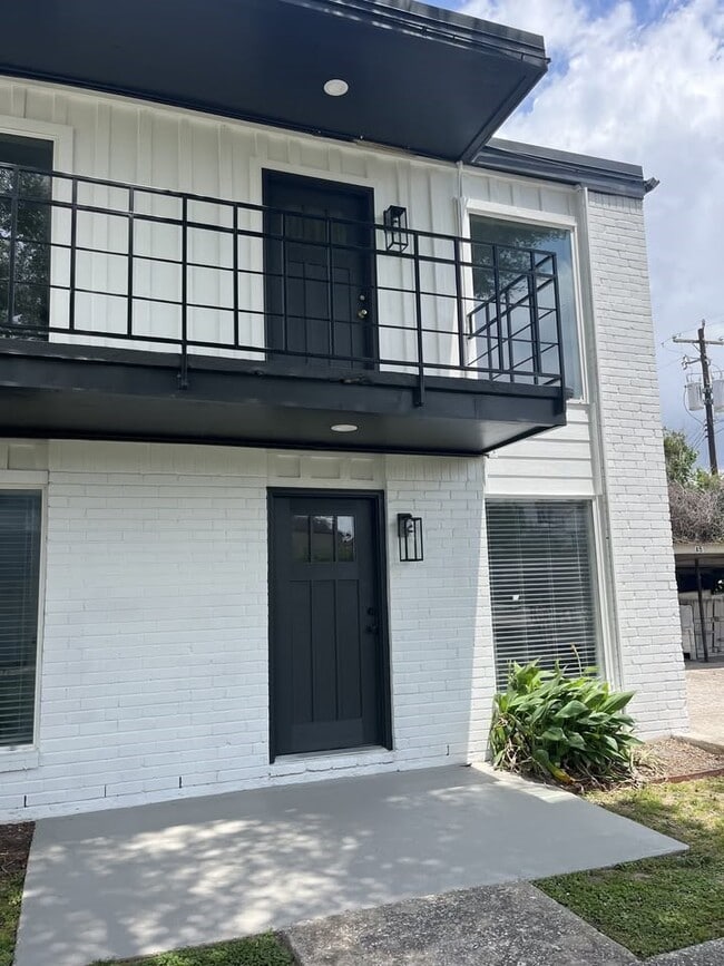 Building Photo - 1701 Johanna Dr