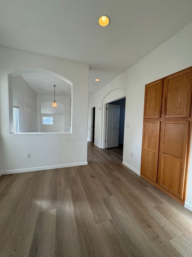 Building Photo - Beautiful Home with 4 Bedrooms and 3 Bathrooms in a Convenient Location!