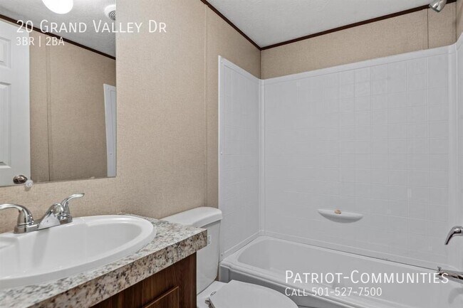 Building Photo - 20 Grand Valley Dr