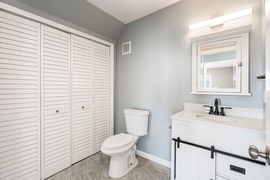 1st Fl Bathroom - 4A Emerald Dr