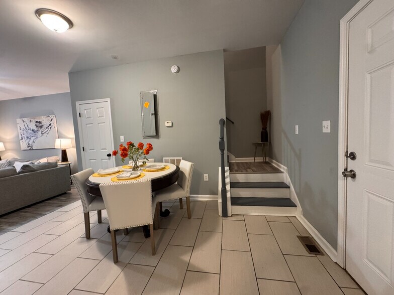 Building Photo - Room in Duplex on Jones Ave NW