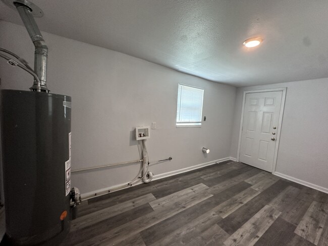 Building Photo - 4225 Harry St