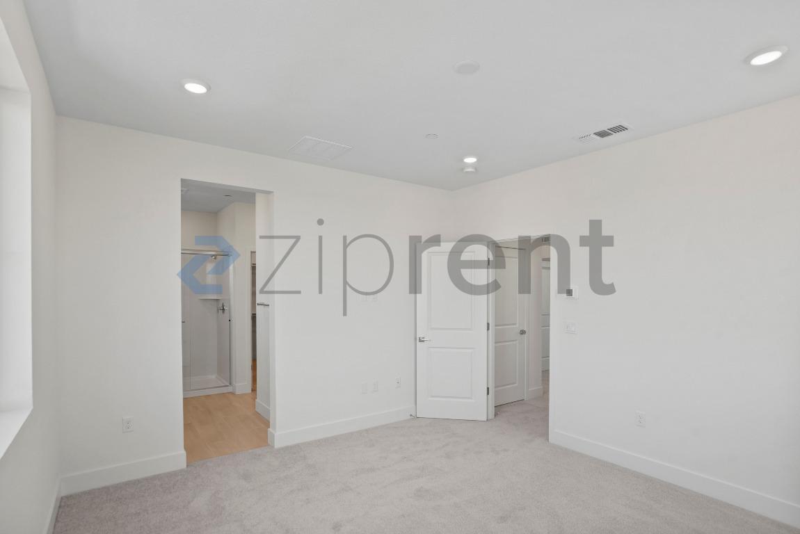 Building Photo - Unit