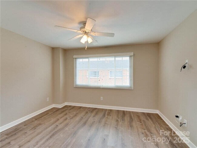 Building Photo - 1344 Green Oaks Ln