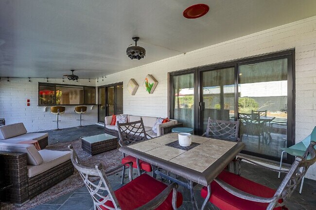 Building Photo - 10610 N 35th St