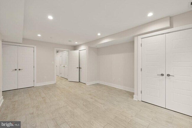 Building Photo - 614 I St NE