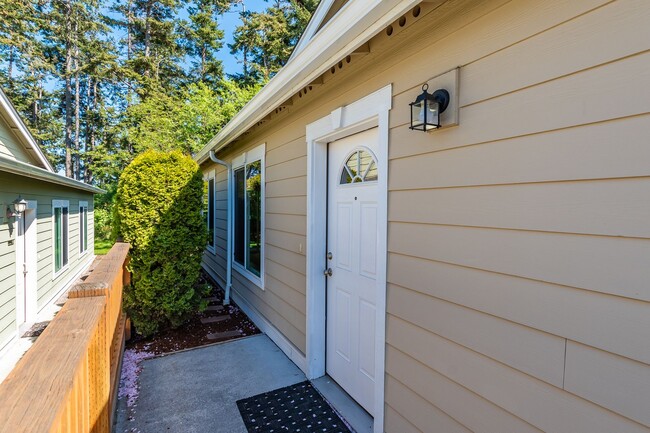 Building Photo - 2 Bed 2 Bath Home - 55+ Community Only