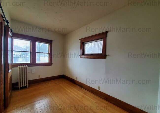 Building Photo - 313 Denver St