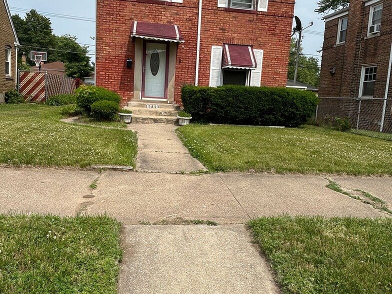 Primary Photo - 12427 S Princeton Ave
