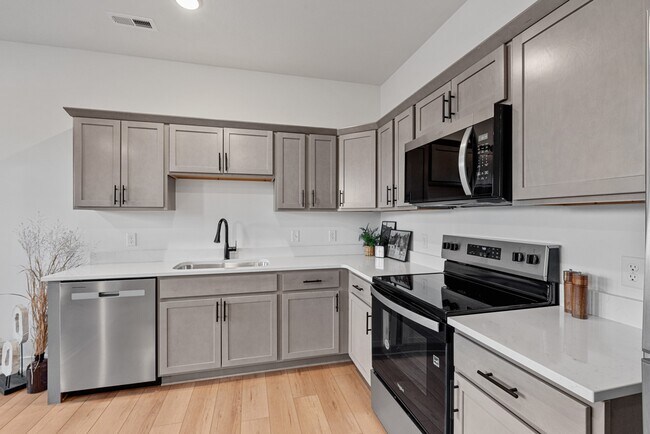 Building Photo - 1216 SW Des Moines St
