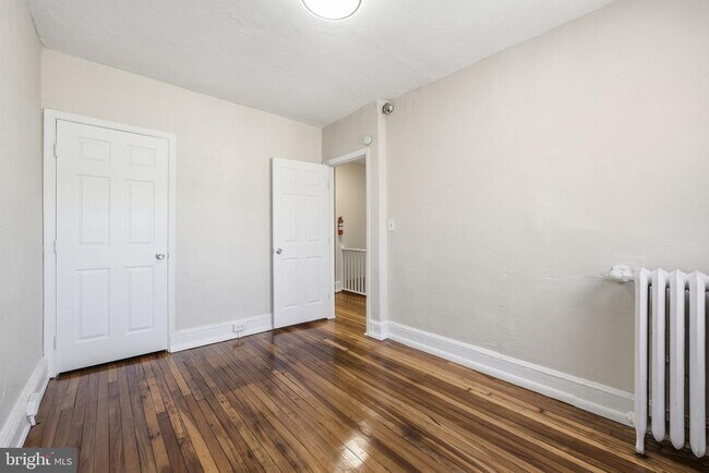 Building Photo - 711 Harvard St NW