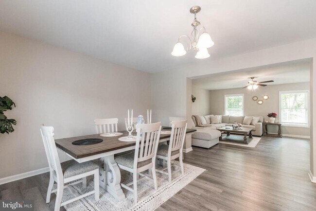 Building Photo - 342 Europa Way