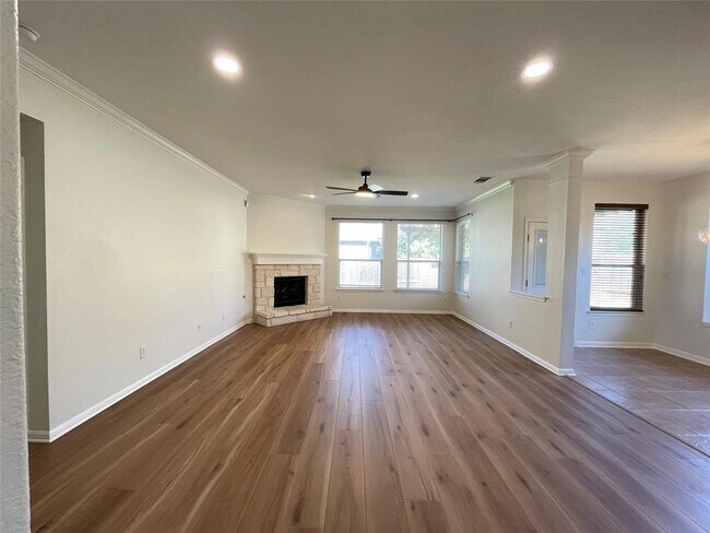 Building Photo - 15801 Belfin Dr