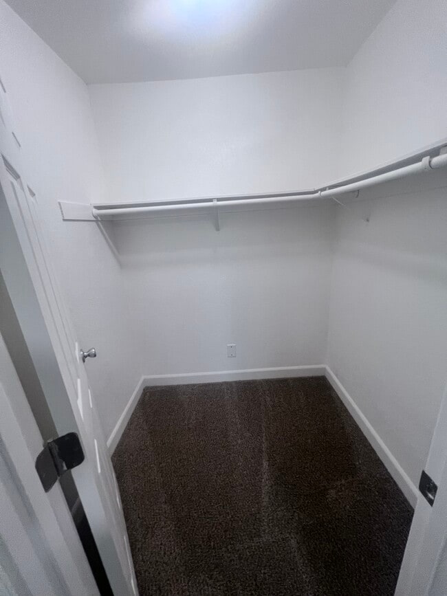 2x1 Main Bedroom Closet - Pine Manor (03/26)