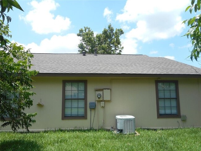 Building Photo - 20407 Blue Juniper Dr