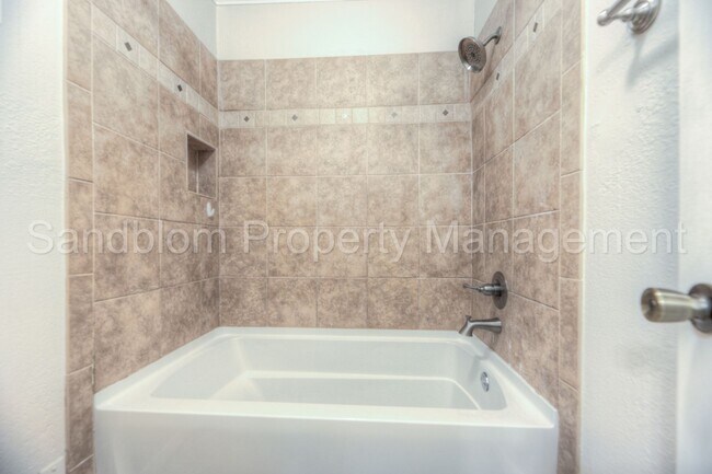 Building Photo - For Lease | Osage Hills | $1450 Rent