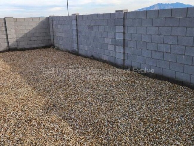 Building Photo - 3435 S 177th Dr