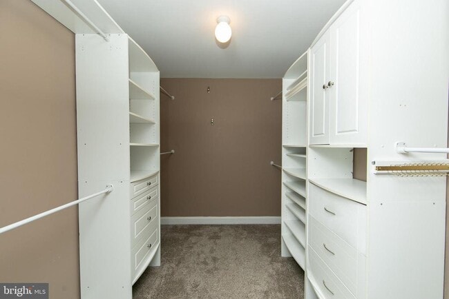 Building Photo - 7 Kingswood Ct
