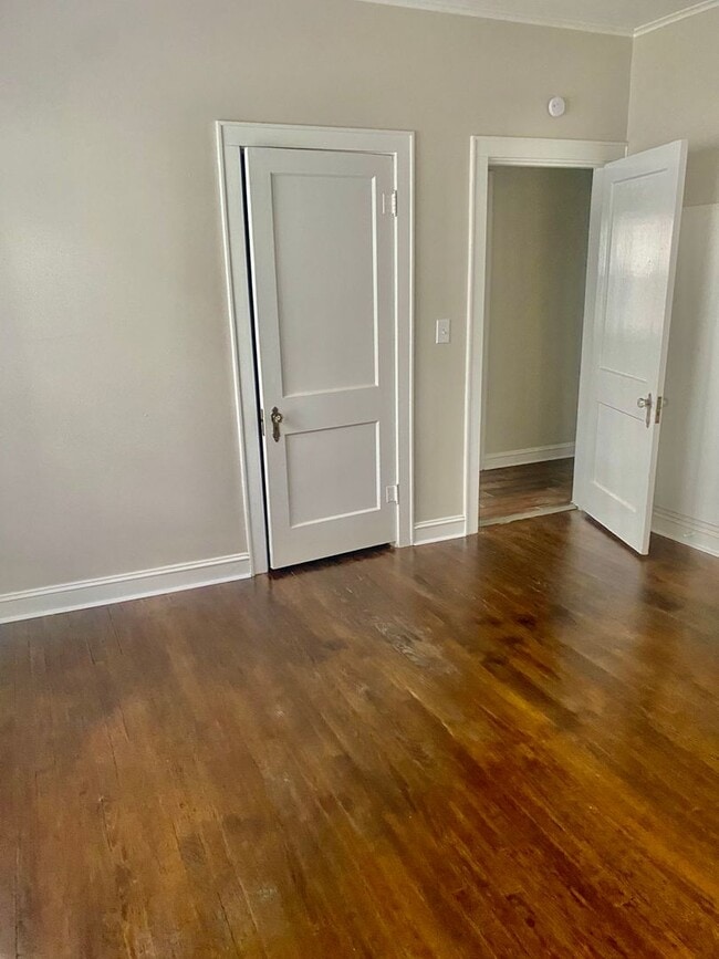 Building Photo - Charming 2-Bedroom Duplex for Lease – South Highlands