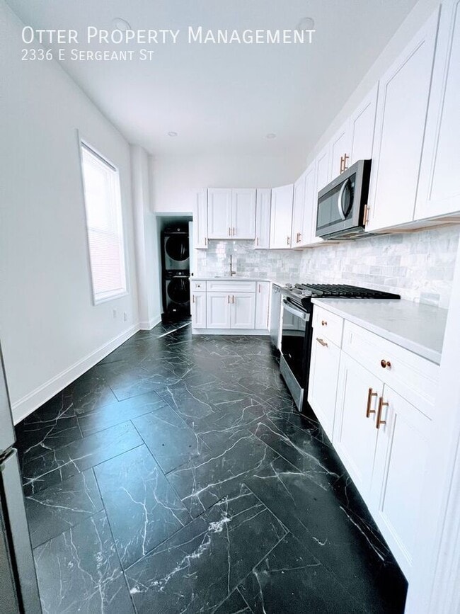 Building Photo - 2336 E Sergeant St