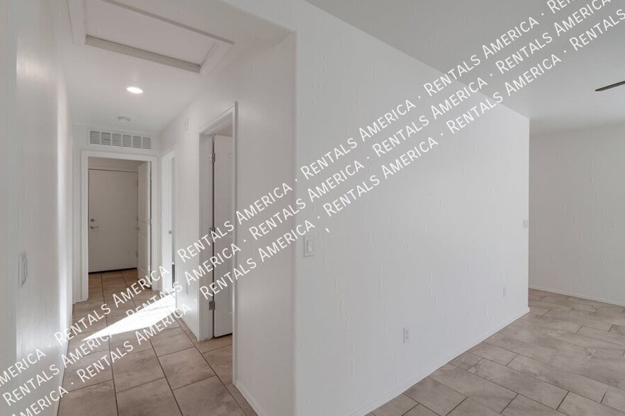 Building Photo - 8755 E Stone Meadow Cir
