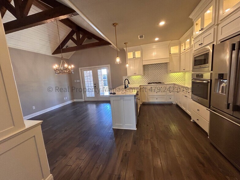 Building Photo - 8606 Gatehouse Way