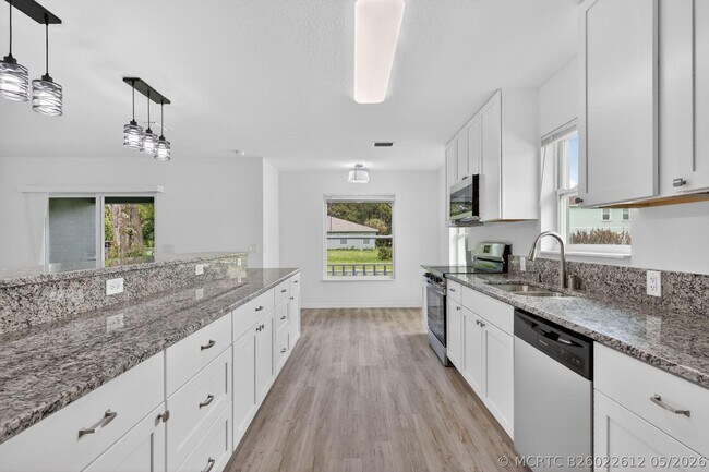 Building Photo - 2206 S 34th St