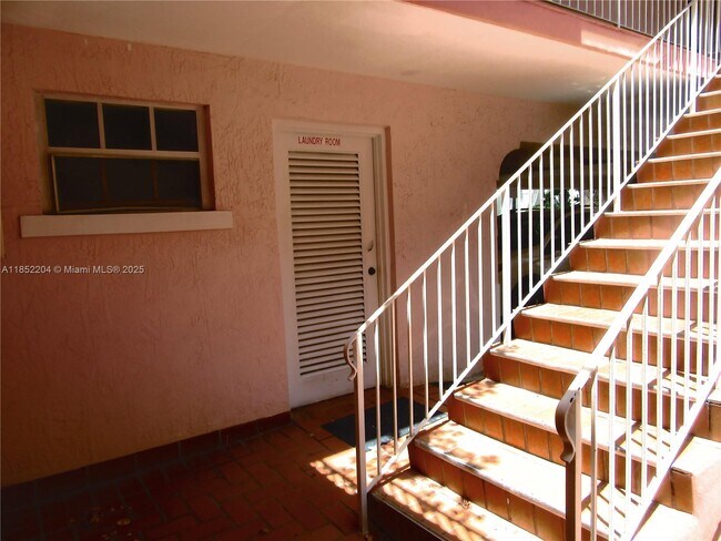 Building Photo - 29 Santillane Ave