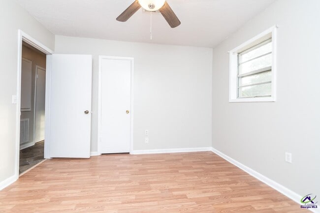 Building Photo - 105 Ora Cir