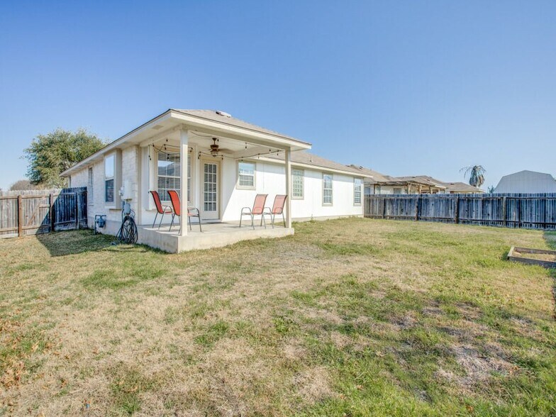 Building Photo - 3101 Clinton Pl
