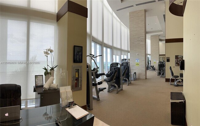 Building Photo - 15811 Collins Ave